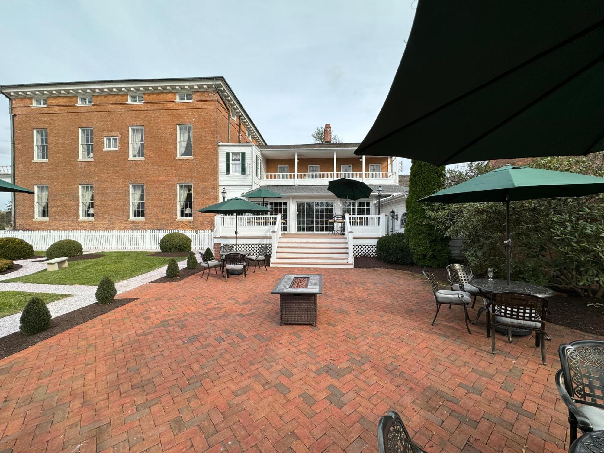 Antrim 1844 Hotel Taneytown Exterior photo